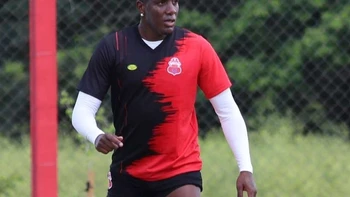 Kevin Mina volvió a entrenar con el plantel rojo, pero es duda para jugar ante Oriente Petrolero Kevin Mina volvió a entrenar con el plantel rojo, pero es duda para jugar ante Oriente Petrolero