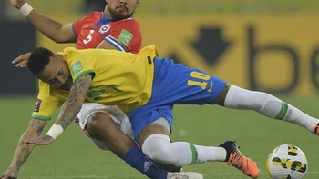 Brasil mantiene la punta y el invicto con la goleada a Chile (4-0) en el Maracaná Brasil mantiene la punta y el invicto con la goleada a Chile (4-0) en el Maracaná
