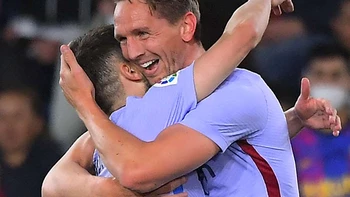 Barcelona ganó (3-2) a Levante con gol en descuento de Luuk De Jong Barcelona ganó (3-2) a Levante con gol en descuento de Luuk De Jong