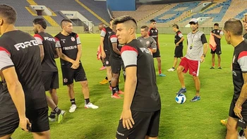 Independiente Petrolero enfrentará este martes en Brasil al último campeón de la Copa Libertadores Independiente Petrolero enfrentará este martes en Brasil al último campeón de la Copa Libertadores