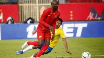 Erwin Saavedra se lesionó en su primer partido como titular en el Mamelodi Sundowns Erwin Saavedra se lesionó en su primer partido como titular en el Mamelodi Sundowns