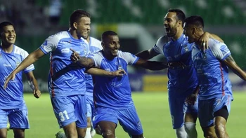 Tres partidos completarán la quinta fecha del torneo Apertura este domingo Tres partidos completarán la quinta fecha del torneo Apertura este domingo