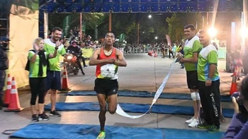 El boliviano Vidal Basco ganó la Corrida Internacional de Cipolletti, en Argentina El boliviano Vidal Basco ganó la Corrida Internacional de Cipolletti, en Argentina