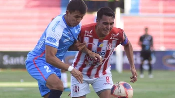 Blooming le ganó (2-3) a Independiente en Sucre y ahora comparte la punta con Bolívar Blooming le ganó (2-3) a Independiente en Sucre y ahora comparte la punta con Bolívar