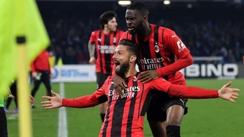 El Milan venció al Nápoles y se coloca líder de la Serie A en Italia El Milan venció al Nápoles y se coloca líder de la Serie A en Italia