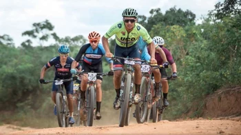 María Vaca y Robín Ortiz se impusieron en la Carrera El Hondo de bicimontaña María Vaca y Robín Ortiz se impusieron en la Carrera El Hondo de bicimontaña