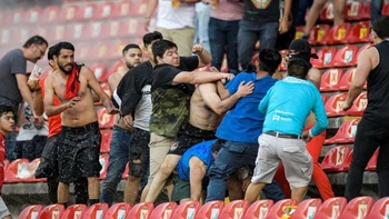 Capturan a diez hombres por violencia en partido de fútbol en México Capturan a diez hombres por violencia en partido de fútbol en México