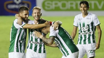 Tres partidos completarán la novena fecha del torneo Apertura, este domingo Tres partidos completarán la novena fecha del torneo Apertura, este domingo