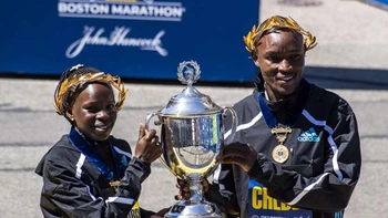Kenianos Chebet y Jepchirchir se impusieron en el Maratón de Boston Kenianos Chebet y Jepchirchir se impusieron en el Maratón de Boston