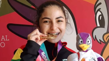 Karateca Sol Sandoval viaja de Montero a Santa Cruz para entrenarse a diario y el resultado es el oro Karateca Sol Sandoval viaja de Montero a Santa Cruz para entrenarse a diario y el resultado es el oro