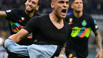 El Inter remonta para ganar 4-2 a Empoli y es líder provisional en el Calcio El Inter remonta para ganar 4-2 a Empoli y es líder provisional en el Calcio