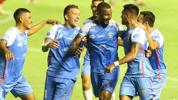 Blooming adelanta el carnaval con su goleada a FC Universitario (5-0) Blooming adelanta el carnaval con su goleada a FC Universitario (5-0)
