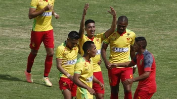 Oriente Petrolero se queda con las ganas de acercarse al líder con su caída ante Palmaflor(2-1) Oriente Petrolero se queda con las ganas de acercarse al líder con su caída ante Palmaflor(2-1)