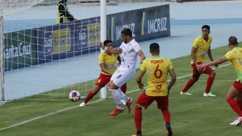 Real Santa Cruz cae ante Palmaflor en el último tramo (2-1) Real Santa Cruz cae ante Palmaflor en el último tramo (2-1)