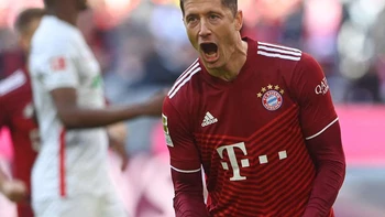 Lewandowski acude al rescate del Bayern ante el Augsburgo Lewandowski acude al rescate del Bayern ante el Augsburgo