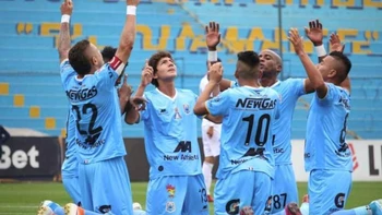 Futbolistas de Perú denuncian amenazas para reducirles sus sueldos Futbolistas de Perú denuncian amenazas para reducirles sus sueldos