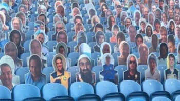 Se arma un lío en la grada virtual del Leeds United por la aparición del rostro de Bin Laden Se arma un lío en la grada virtual del Leeds United por la aparición del rostro de Bin Laden