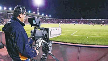 Sports Tv Rights: los ingresos bajarán con un campeonato con 16 equipos Sports Tv Rights: los ingresos bajarán con un campeonato con 16 equipos