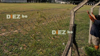 Supuesto dueño de parte de la sede Real Santa Cruz hizo posesión de terreno con apoyo policial Supuesto dueño de parte de la sede Real Santa Cruz hizo posesión de terreno con apoyo policial