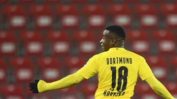 Moukoko se convierte en el goleador más joven de la historia de Bundesliga Moukoko se convierte en el goleador más joven de la historia de Bundesliga
