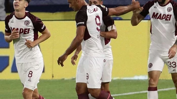 Lanús le arruina el festejo a Boca y River gana en el torneo argentino Lanús le arruina el festejo a Boca y River gana en el torneo argentino