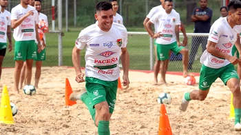 Leonardo Vaca y Roberto Fernández, por el debut ante la Canarinha Leonardo Vaca y Roberto Fernández, por el debut ante la Canarinha