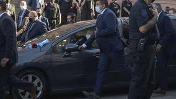 El cuerpo de Maradona es trasladado al cementerio El cuerpo de Maradona es trasladado al cementerio
