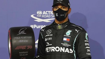 Hamilton firma la pole position del GP de Baréin Hamilton firma la pole position del GP de Baréin