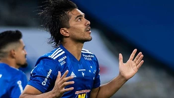 Martins descartó fichar por un club boliviano y se quedará en Cruzeiro: “Es muy difícil que me saque esta camiseta” Martins descartó fichar por un club boliviano y se quedará en Cruzeiro: “Es muy difícil que me saque esta camiseta”