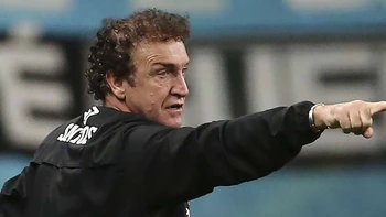 "Cuca", el DT apagafuegos que busca la cuarta corona del Santos en la Libertadores "Cuca", el DT apagafuegos que busca la cuarta corona del Santos en la Libertadores