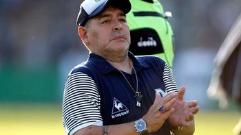 Maradona quiere al peruano Cueva en Gimnasia de Argentina Maradona quiere al peruano Cueva en Gimnasia de Argentina