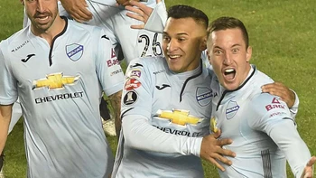 Bolívar avanza en la Copa Libertadores con goleada sobre Wanderers Bolívar avanza en la Copa Libertadores con goleada sobre Wanderers