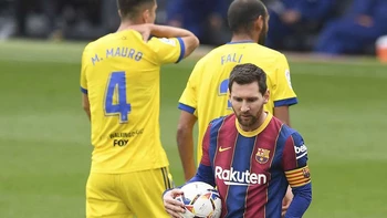 Barcelona cede dos puntos en casa ante el Cádiz Barcelona cede dos puntos en casa ante el Cádiz
