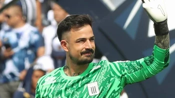 Viscarra debutó de titular en la victoria (2-0) de Alianza Lima ante Emelec (video) Viscarra debutó de titular en la victoria (2-0) de Alianza Lima ante Emelec (video)