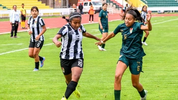 Santa Cruz y Cochabamba empataron (2-2) en el inicio del Nacional Sub-16 de Fútbol Femenino Santa Cruz y Cochabamba empataron (2-2) en el inicio del Nacional Sub-16 de Fútbol Femenino