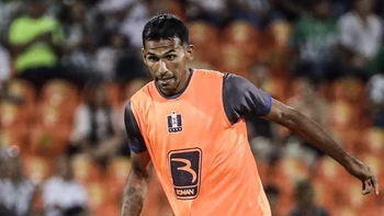 Gilbert Álvarez jugó el segundo tiempo en la derrota del Once Caldas ante Atlético Nacional Gilbert Álvarez jugó el segundo tiempo en la derrota del Once Caldas ante Atlético Nacional
