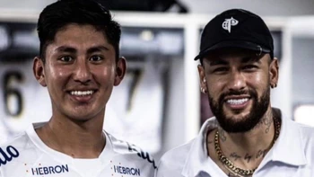 Neymar anuncia su regreso al Santos: "Siento como si estuviera retrocediendo en el tiempo" Neymar anuncia su regreso al Santos: "Siento como si estuviera retrocediendo en el tiempo"