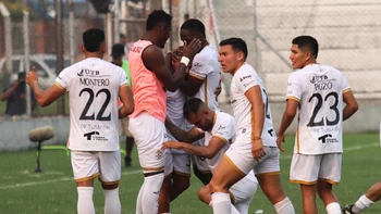 Real Santa Cruz iniciará sus prácticas para jugar el Torneo Amistoso de Verano Real Santa Cruz iniciará sus prácticas para jugar el Torneo Amistoso de Verano