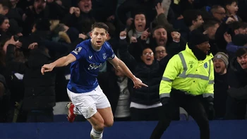 El Everton (2-2) da una alegría a Goodison Park en el último derby frente al Liverpool El Everton (2-2) da una alegría a Goodison Park en el último derby frente al Liverpool