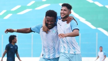 Aurora impone su jerarquía y toma ventaja sobre San Antonio (3-1) Aurora impone su jerarquía y toma ventaja sobre San Antonio (3-1)
