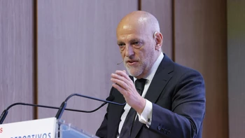 Tebas: "Dani Olmo no debería acabar LaLiga con el Barça" Tebas: "Dani Olmo no debería acabar LaLiga con el Barça"