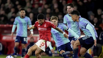 El Arsenal no pasa del empate (0-0) ante el Forest y se aleja del título de la Premier El Arsenal no pasa del empate (0-0) ante el Forest y se aleja del título de la Premier