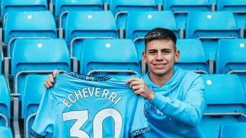 Echeverri reconoce que Agüero influyó en su decisión de fichar por el Manchester City Echeverri reconoce que Agüero influyó en su decisión de fichar por el Manchester City