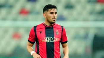 Adalid Terrazas jugó pocos minutos en la derrota de su equipo en Argelia Adalid Terrazas jugó pocos minutos en la derrota de su equipo en Argelia