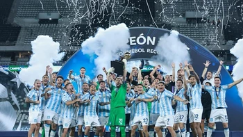 Racing asalta Río y se consagra campeón de la Recopa Sudamericana por primera vez Racing asalta Río y se consagra campeón de la Recopa Sudamericana por primera vez