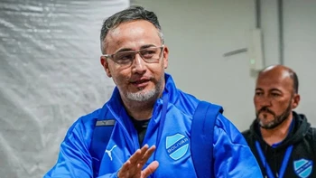 Incidente en conferencia de prensa: Robatto pierde los estribos y agrede verbalmente a un periodista Incidente en conferencia de prensa: Robatto pierde los estribos y agrede verbalmente a un periodista