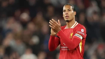 Van Dijk pone en duda su futuro en el Liverpool Van Dijk pone en duda su futuro en el Liverpool