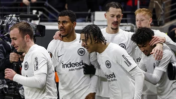 El Eintracht elimina al Ajax y alarga su presencia en la Europa League El Eintracht elimina al Ajax y alarga su presencia en la Europa League