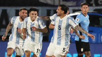 Argentina golpeó a Uruguay en el Centenario y da otro gran paso hacia el Mundial Argentina golpeó a Uruguay en el Centenario y da otro gran paso hacia el Mundial