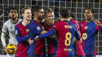El Barcelona goleó (3-0) al Osasuna y se afianza en el liderato El Barcelona goleó (3-0) al Osasuna y se afianza en el liderato